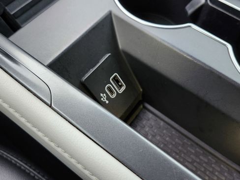 Used 2024 Lincoln Nautilus Reserve image 10