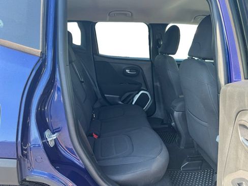 Used 2018 Jeep Renegade Latitude w/ Cold Weather Group AWD/4WD image 23