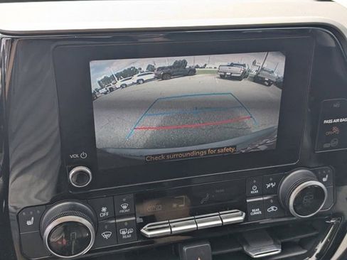 Used 2023 Toyota Highlander XLE FWD image 22