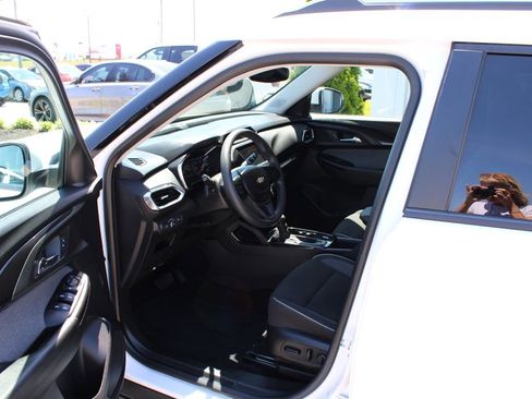 Used 2021 Chevrolet TrailBlazer LT FWD image 41