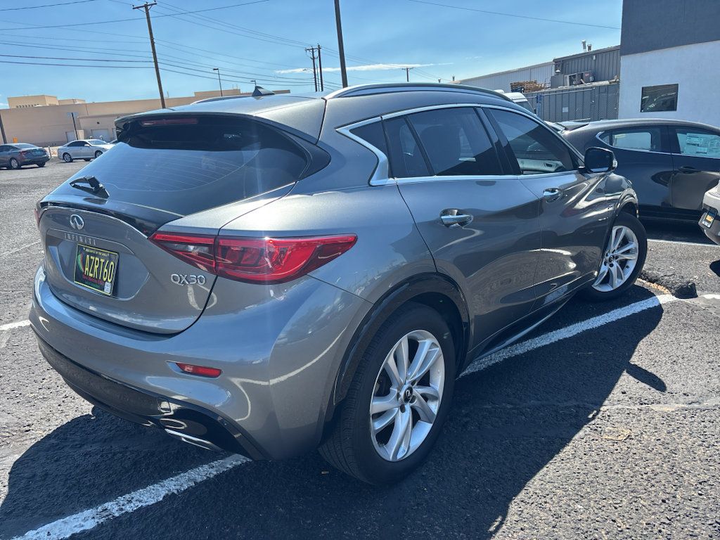 Used 2017 INFINITI QX30 Premium FWD image 2