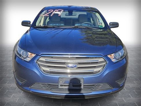 Used 2018 Ford Taurus SE image 2