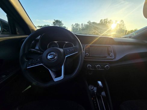 Used 2020 Nissan Kicks S FWD image 27