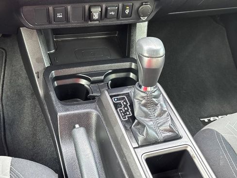 Used 2021 Toyota Tacoma TRD Off-Road AWD/4WD image 21