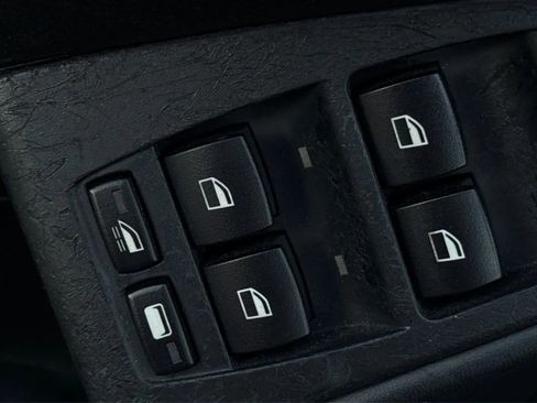 Used 2007 BMW M6 Convertible RWD image 38