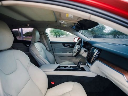 Used 2020 Volvo S60 T6 Momentum image 14