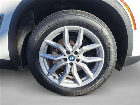 Used 2022 BMW X5 xDrive40i w/ Parking Assistance Package image 22