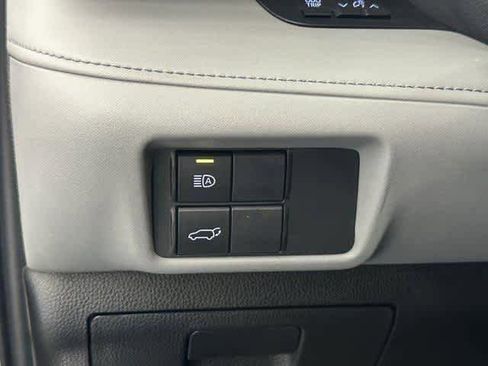 Used 2022 Toyota Highlander XLE image 17