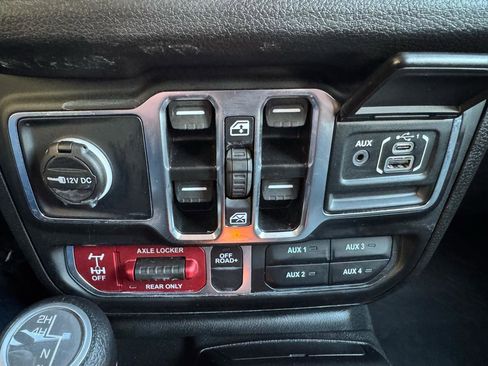 Used 2025 Jeep Wrangler Unlimited Sport image 22