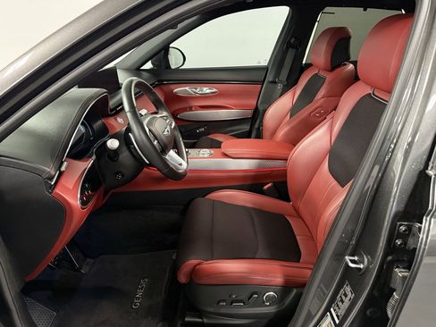 Used 2024 Genesis GV70 2.5T Sport Prestige w/ Sport Prestige Package image 9