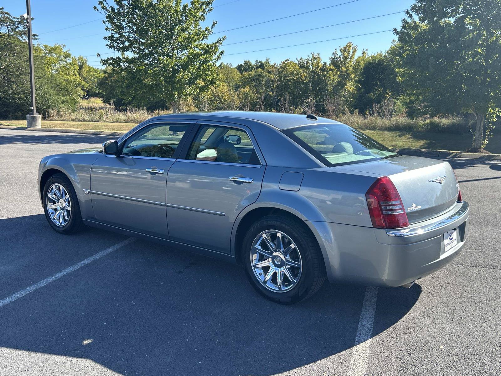 Used 2006 Chrysler 300 C w/ Navigation & Sound Group II RWD image 5