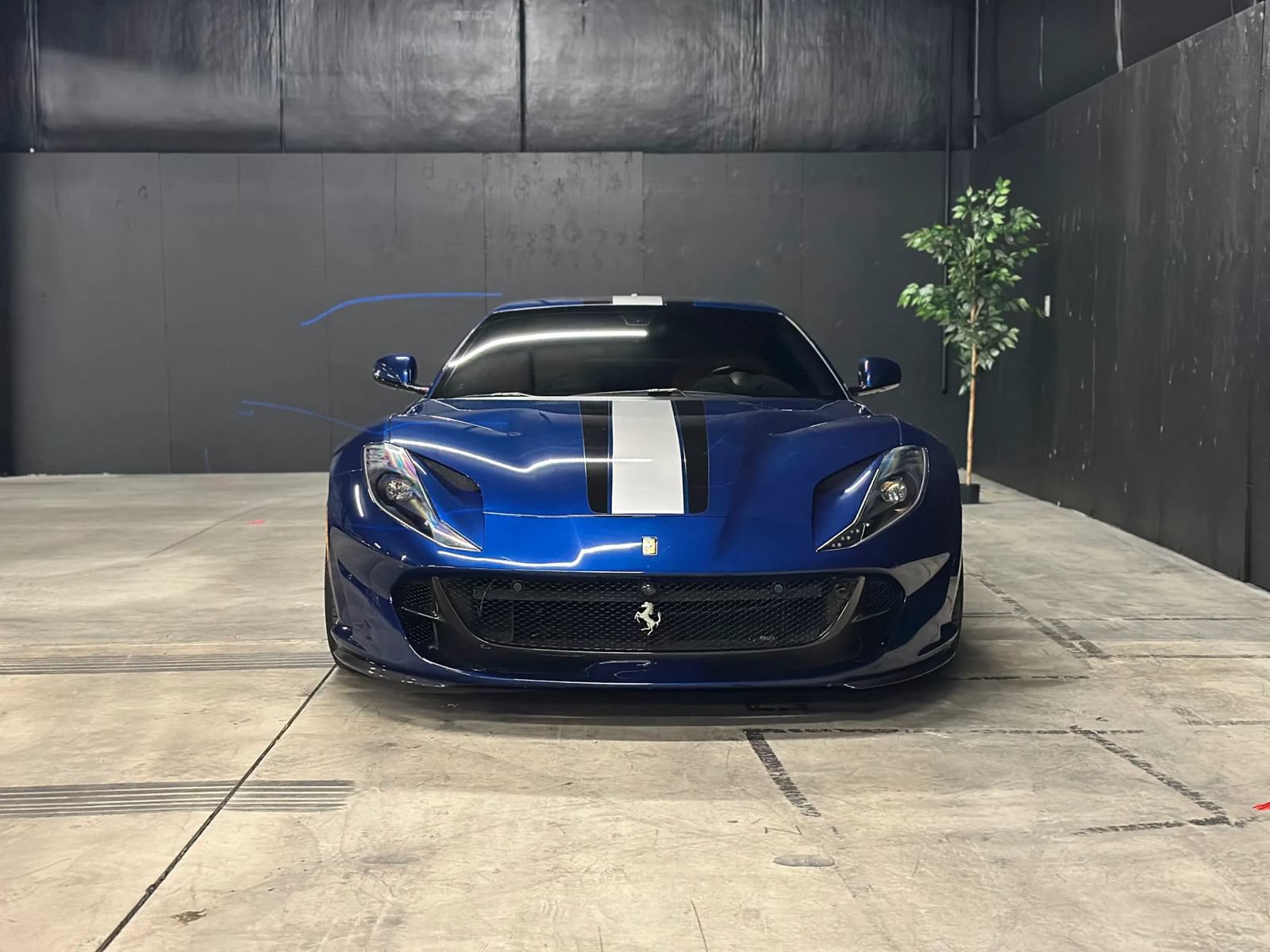 Used 2018 Ferrari 812 Superfast RWD image 2