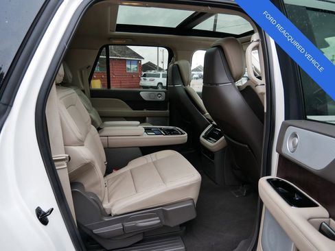 Used 2024 Lincoln Navigator L Reserve image 9
