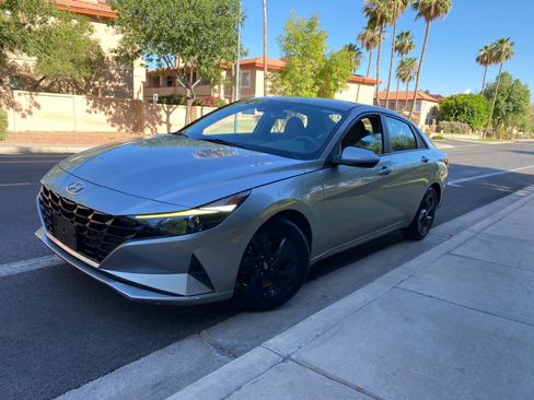 Used 2021 Hyundai Elantra SEL FWD image 5