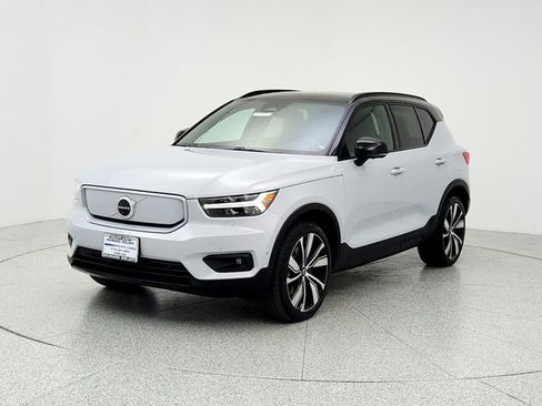 Certified 2022 Volvo XC40 P8 Recharge Plus image 1