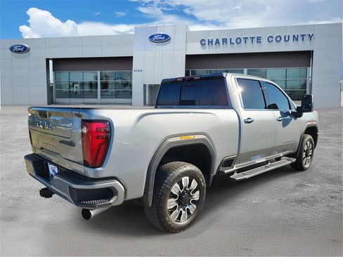 Used 2025 GMC Sierra 2500 Denali w/ Technology Package image 4