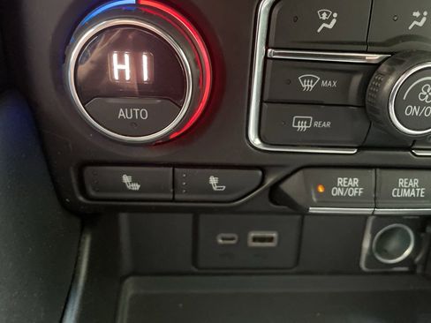 Used 2021 Chevrolet Tahoe Z71 w/ Z71 Signature Package image 17