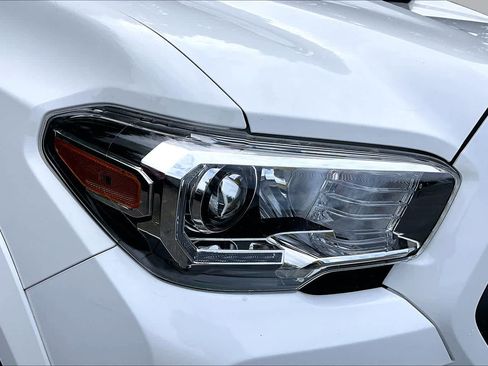 Certified 2021 Toyota Tacoma TRD Sport AWD/4WD image 25