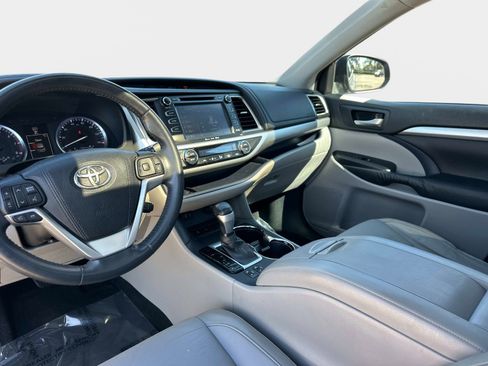 Used 2016 Toyota Highlander XLE image 15
