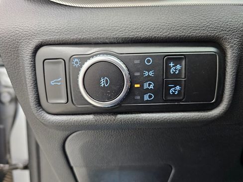 Used 2023 Ford Explorer XLT w/ Equipment Group 202A image 31