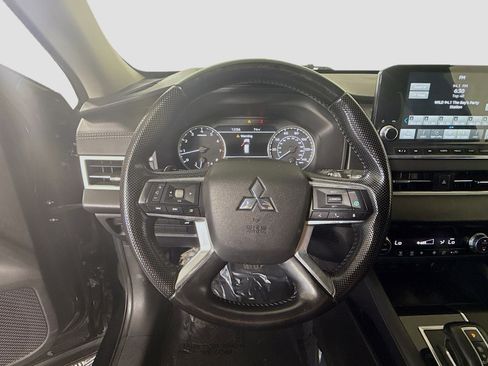 Used 2022 Mitsubishi Outlander SE image 13