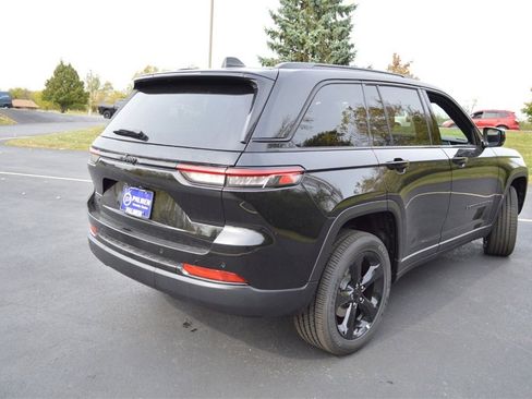 New 2025 Jeep Grand Cherokee Altitude image 5