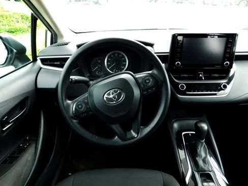 Used 2022 Toyota Corolla LE FWD image 13