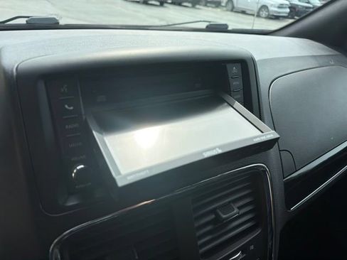 Used 2020 Dodge Grand Caravan SE FWD image 23