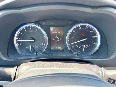 Used 2017 Toyota Highlander XLE FWD image 12