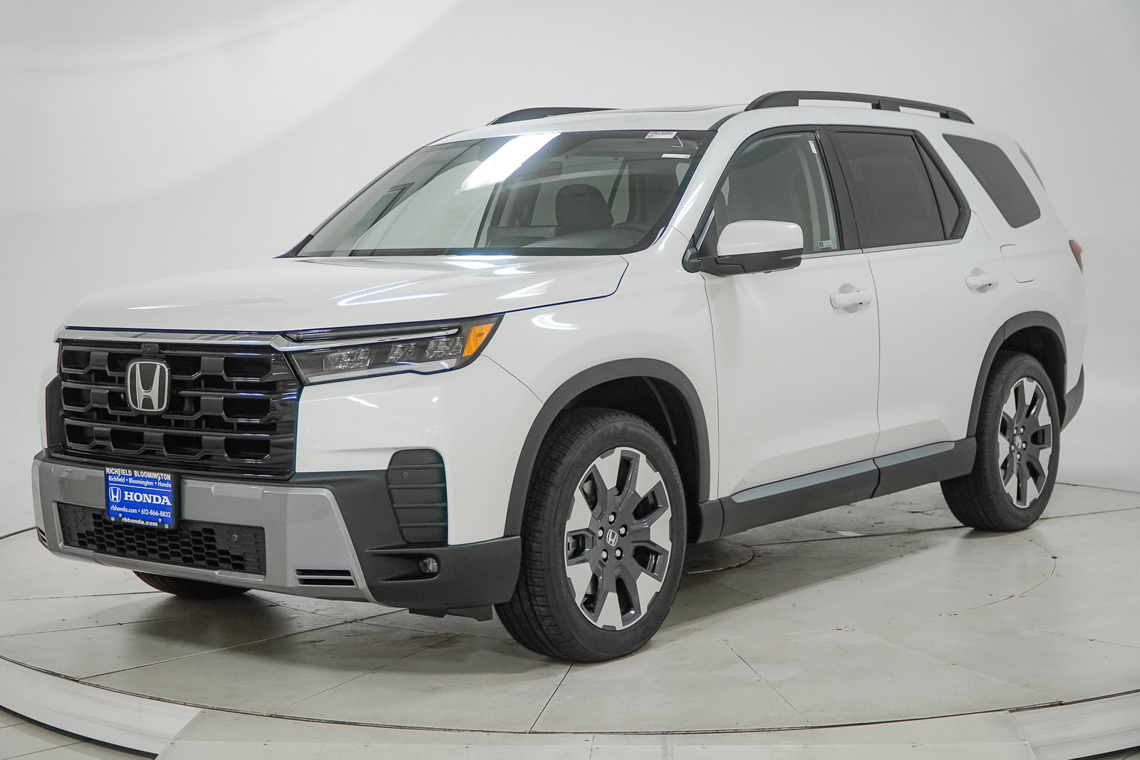 New 2026 Honda Pilot Touring image 3