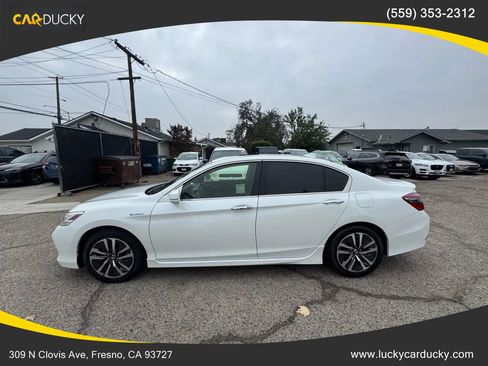 Used 2017 Honda Accord Touring image 8