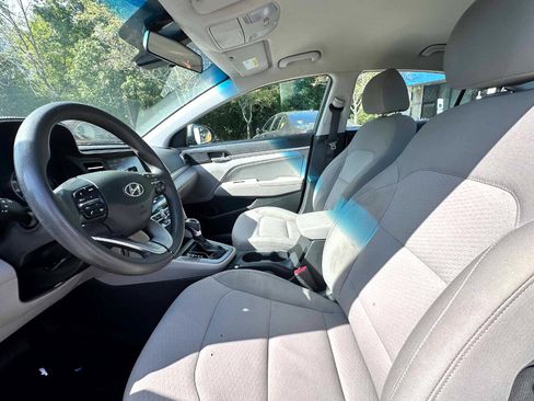 Used 2020 Hyundai Elantra SEL FWD image 15