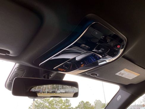 Used 2025 Mercedes-Benz GLC 300 image 25