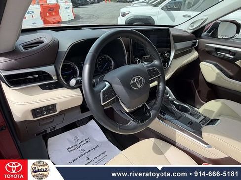 Used 2021 Toyota Highlander Platinum AWD/4WD image 12