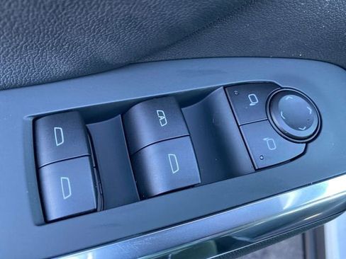 New 2026 Chevrolet Traverse LT w/ Midnight/Sport Edition image 12