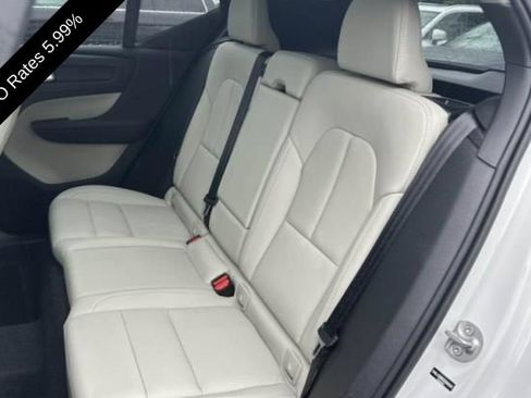 Used 2025 Volvo XC40 B5 Ultra AWD/4WD image 9