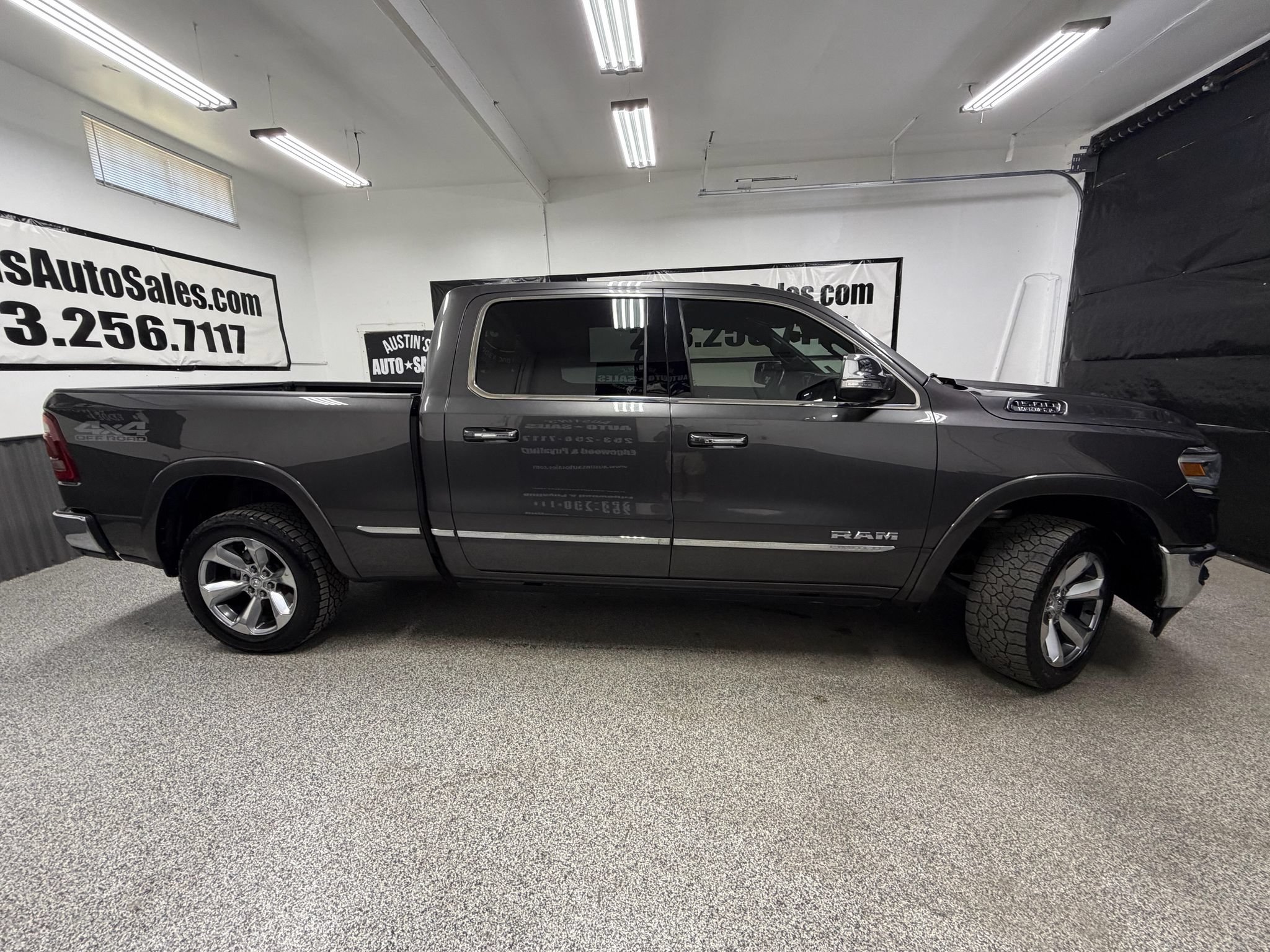 Used 2019 RAM 1500 Limited AWD/4WD image 2
