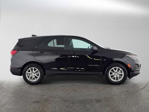 Used 2023 Chevrolet Equinox LS w/ LS Convenience Package FWD image 2