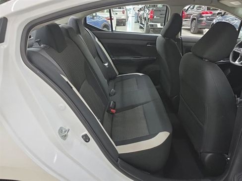 Used 2021 Nissan Versa SV image 9