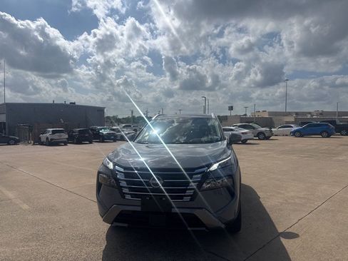 Certified 2025 Nissan Rogue SL w/ SL Premium Package image 5