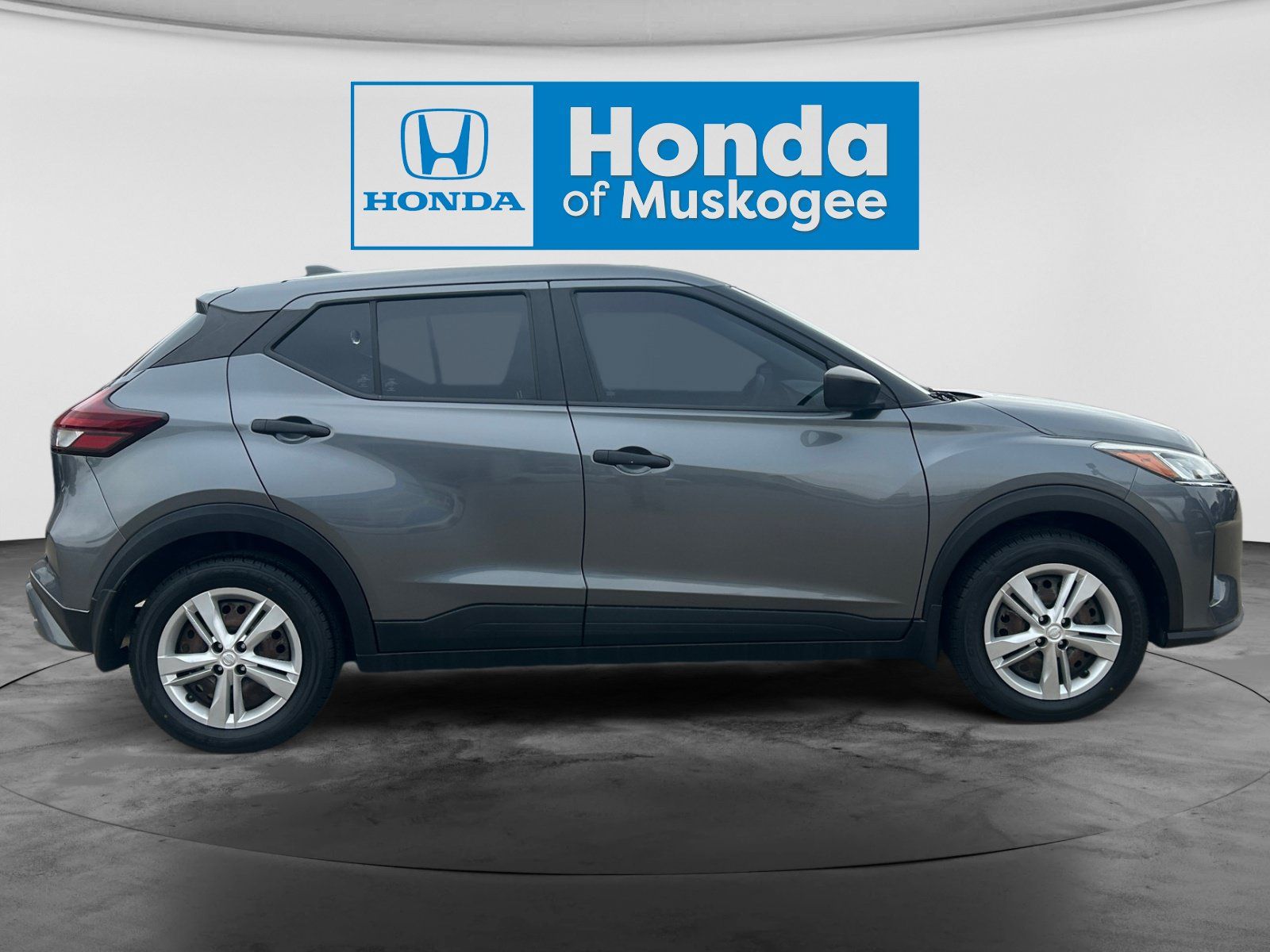 Used 2022 Nissan Kicks S FWD image 4