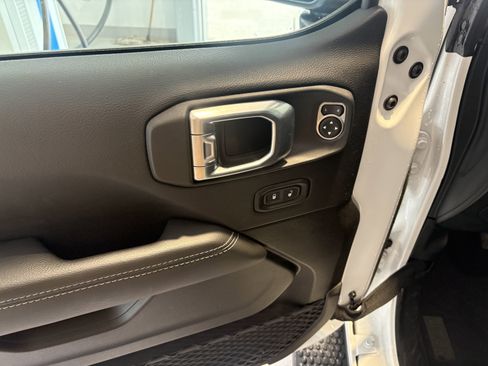 Used 2023 Jeep Wrangler Sahara w/ Cold Weather Group image 8