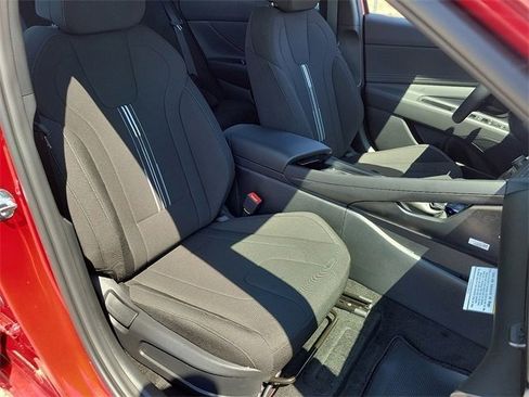 New 2025 Hyundai Elantra SEL image 15