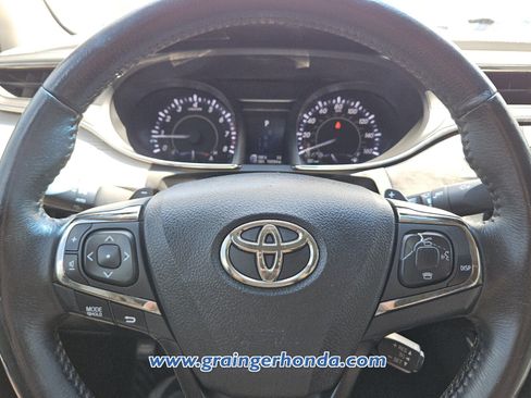 Used 2016 Toyota Avalon XLE Plus FWD image 17