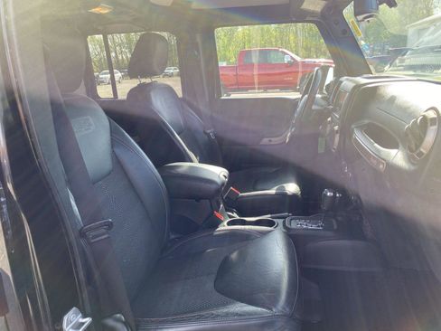 Used 2016 Jeep Wrangler Unlimited Sahara AWD/4WD image 33
