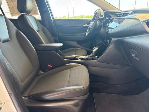 Used 2022 Buick Encore GX Preferred w/ Cold Weather Comfort Package FWD image 17