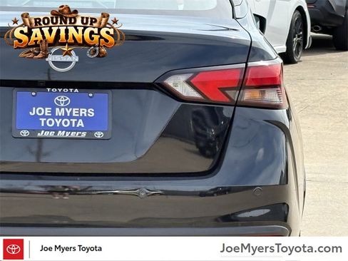 Used 2025 Nissan Versa SV image 9