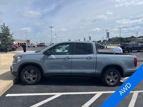 Used 2025 Honda Ridgeline TrailSport image 2