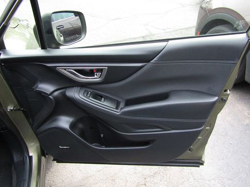 Used 2023 Subaru Forester Premium AWD/4WD image 31