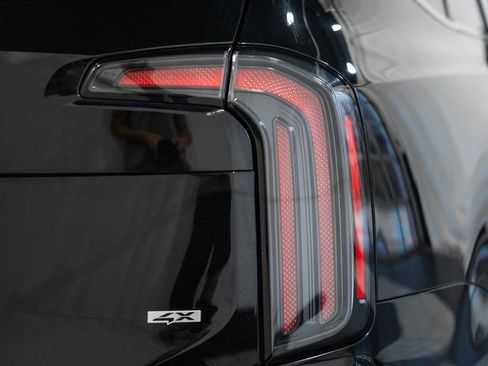 Used 2024 Kia Telluride SX Prestige image 6